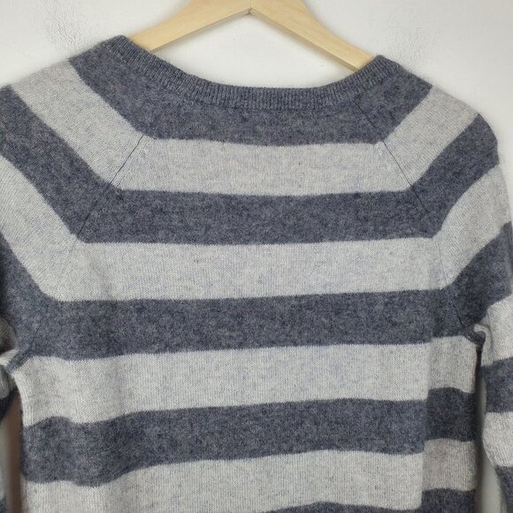 Equipment Femme Cashmere Sweater Gray Metallic Stripes XS V-neck Y2k - Picture 11 of 12